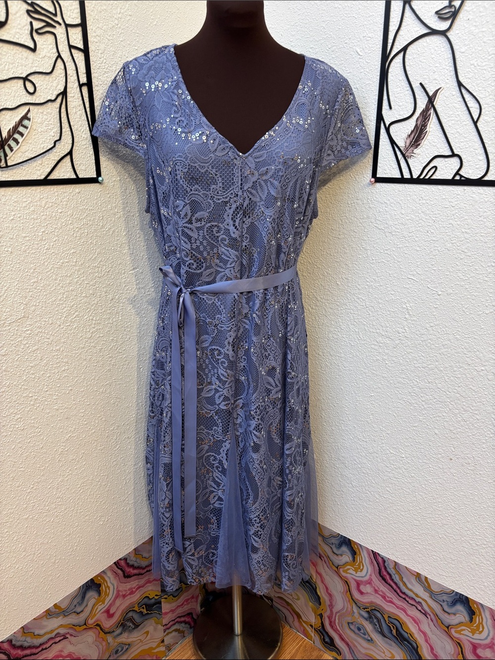 Candalite periwinkle blue floral short sleeve formal midi dress. Size 1X